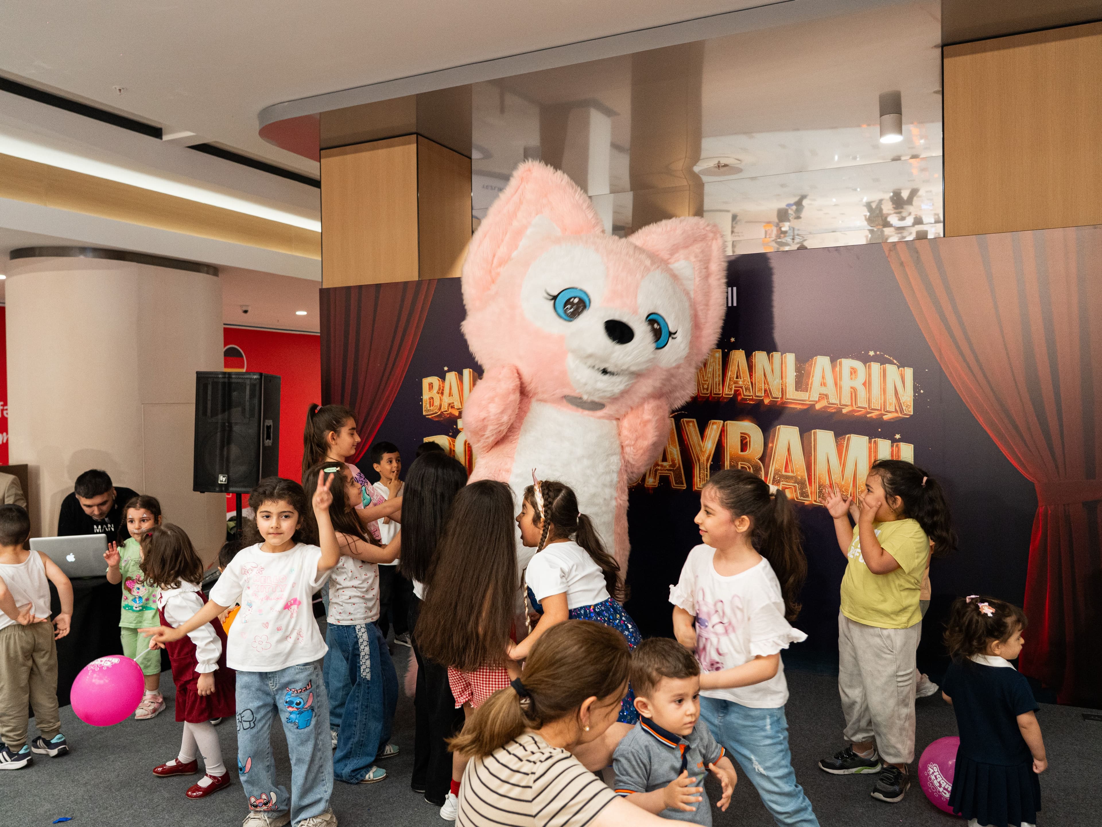 Podium Mall-da balacalar üçün əsl sehrli bir dünya qurduq! – 1