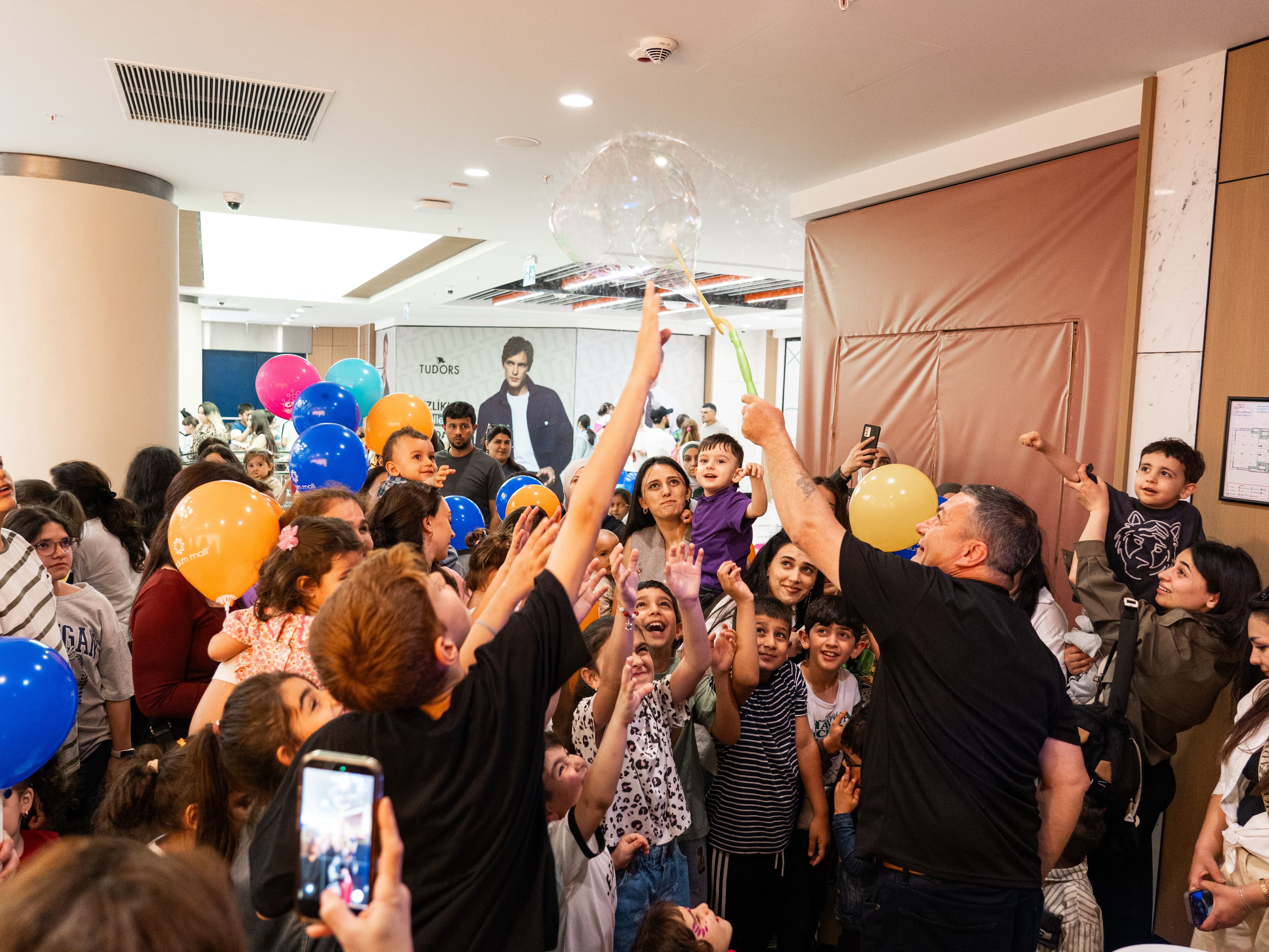 Podium Mall-da Bəhram Bağırzadə ilə Uşaqların Rəngarəng Dünyası! – 4