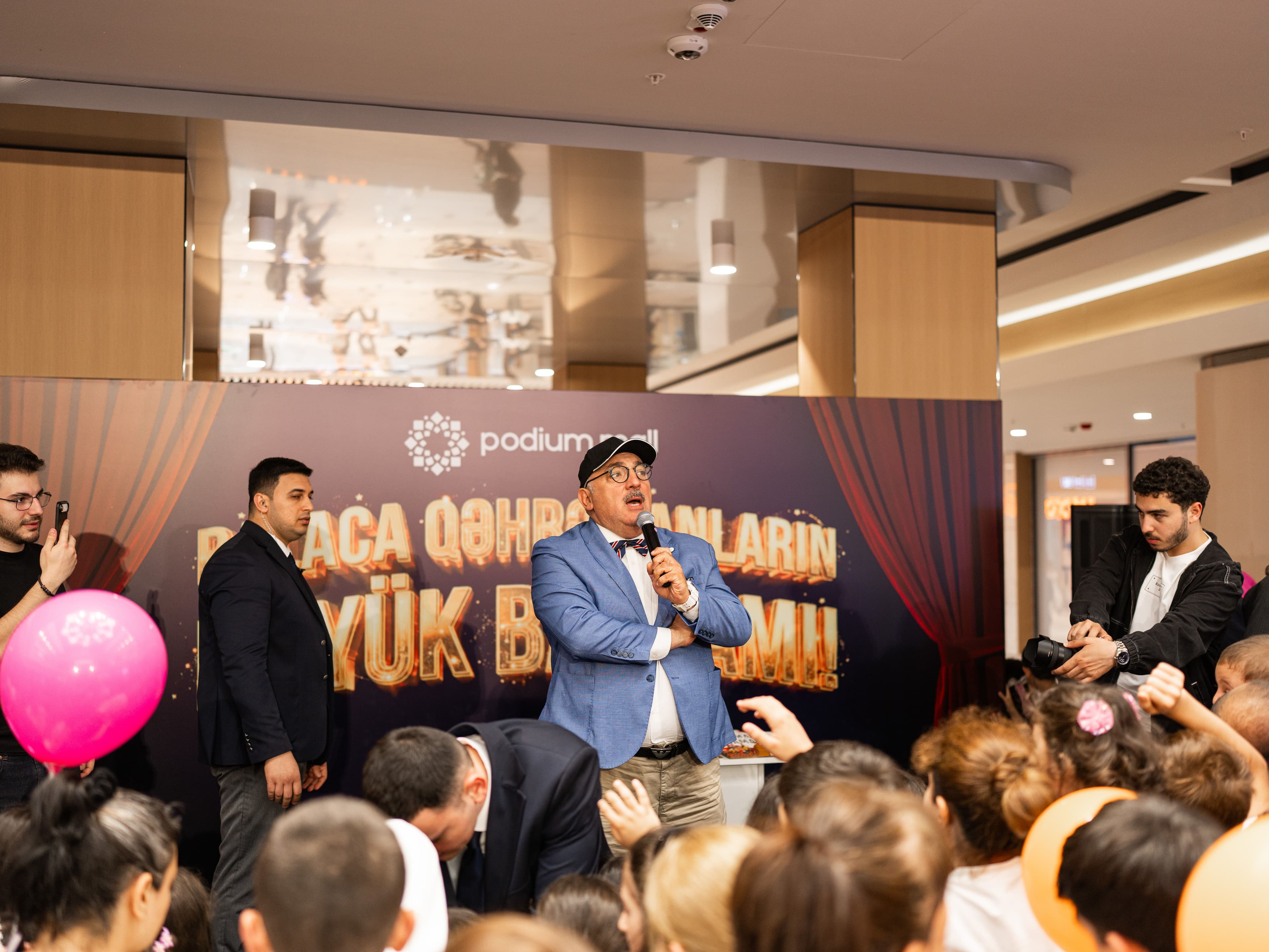 Podium Mall-da Bəhram Bağırzadə ilə Uşaqların Rəngarəng Dünyası!