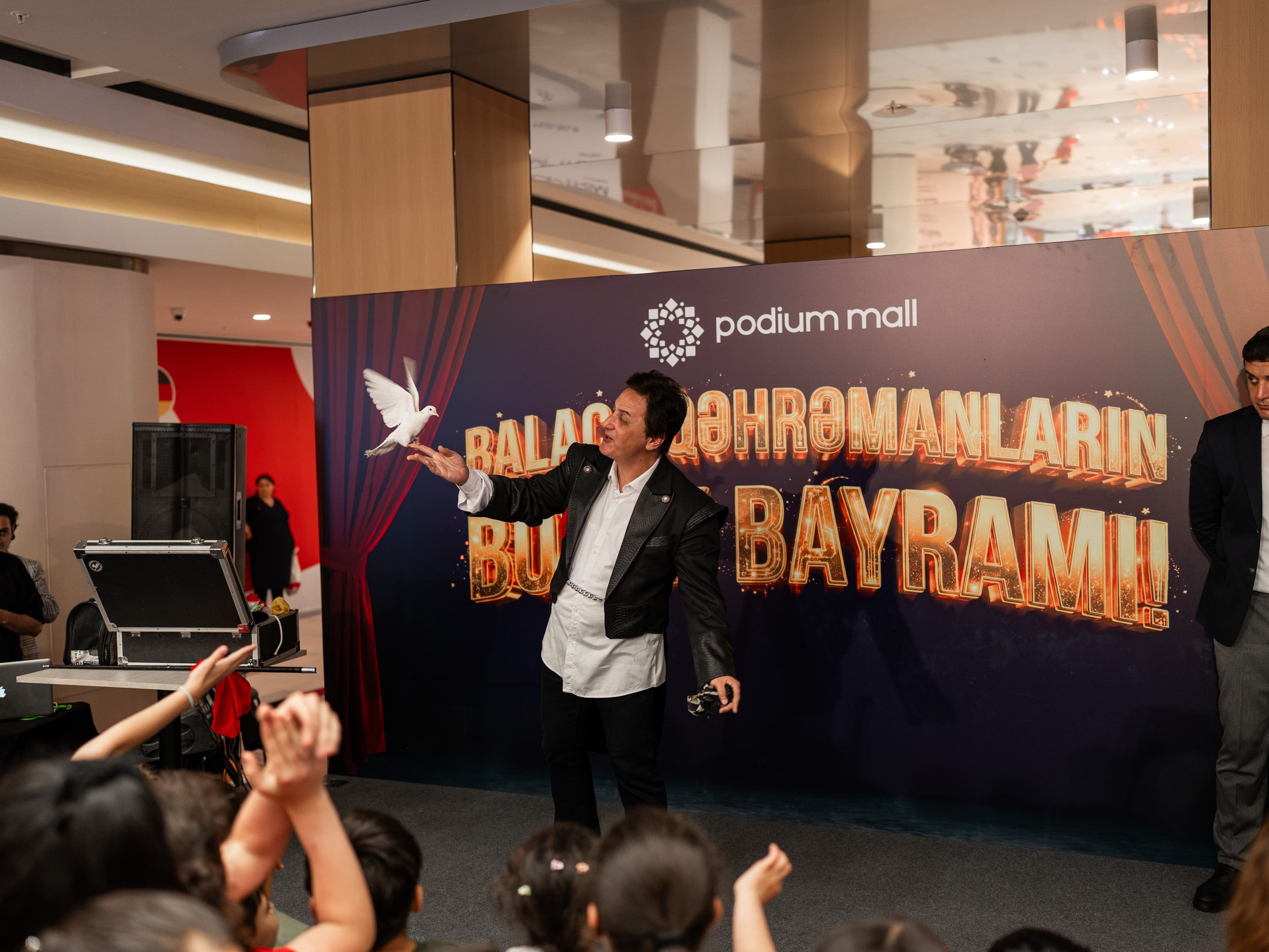 Podium Mall-da Bəhram Bağırzadə ilə Uşaqların Rəngarəng Dünyası! – 13